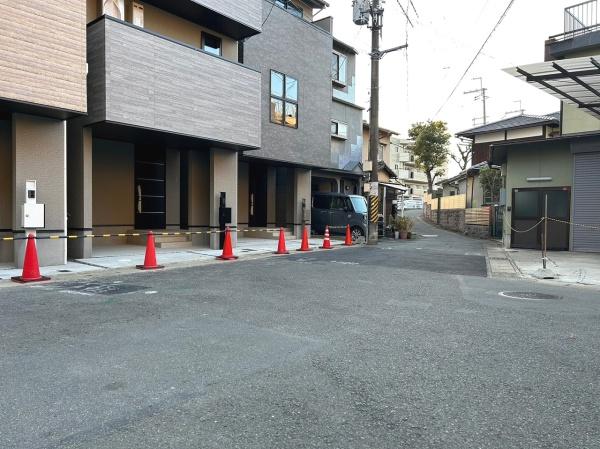 京都市右京区常盤古御所町の中古一戸建の前面道路含む現地写真画像
