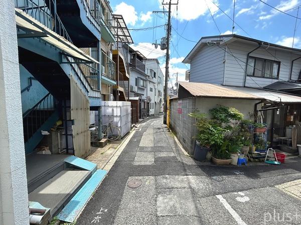 北区紫野西藤ノ森町　一棟マンションの前面道路含む現地写真画像