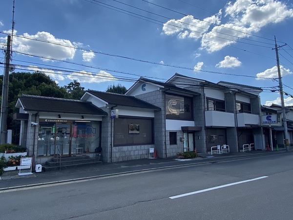 京都市右京区鳴滝般若寺町の新築一戸建の銀行画像