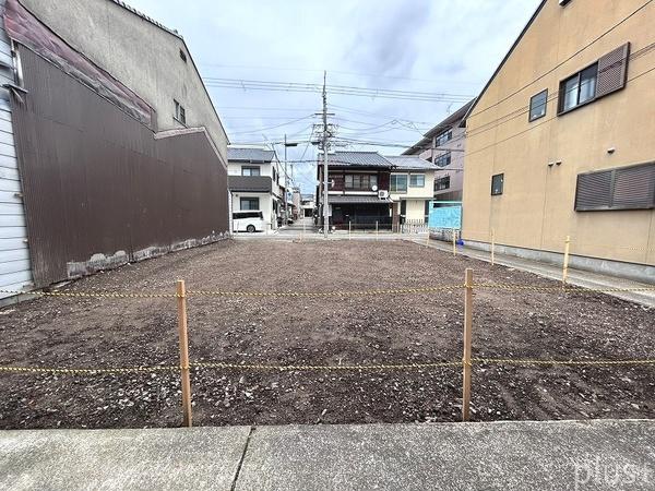 京都市上京区二番町の新築一戸建　前面道路含む現地写真