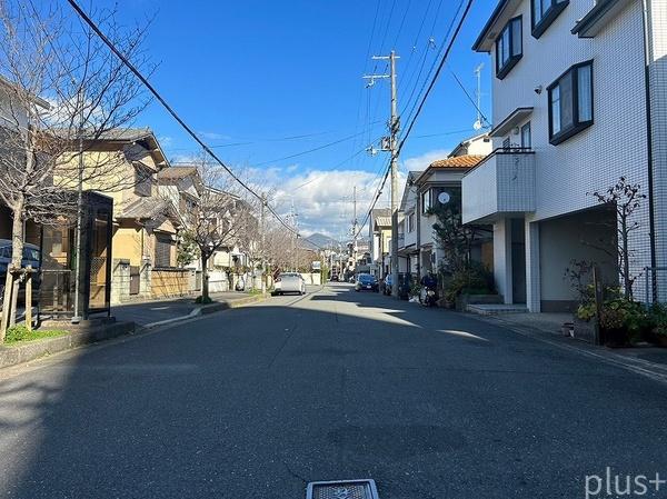 京都市右京区梅津尻溝町の中古一戸建の前面道路含む現地写真画像