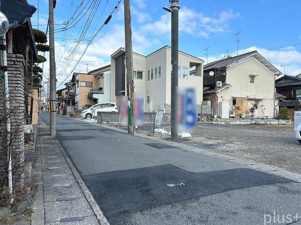 京都市右京区太秦井戸ケ尻町の新築一戸建の前面道路含む現地写真画像