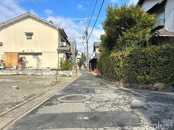 京都市右京区太秦井戸ケ尻町の新築一戸建の前面道路含む現地写真画像