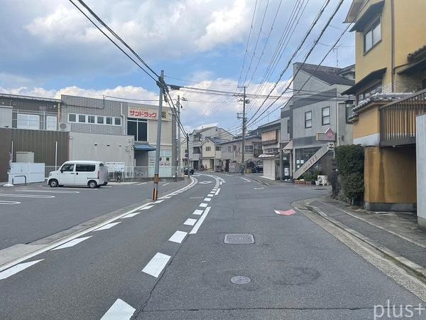 京都市右京区太秦朱雀町の新築一戸建の前面道路含む現地写真画像