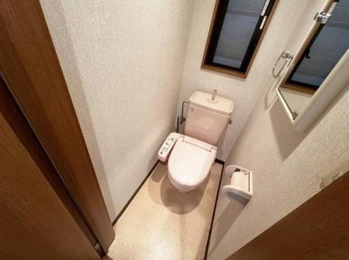 京都市上京区今出川町の中古一戸建のトイレ画像
