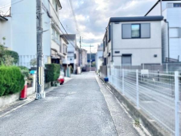 京都市右京区常盤窪町の新築一戸建の前面道路含む現地写真画像