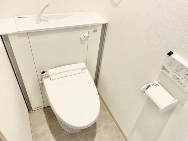 京都市右京区常盤窪町の新築一戸建のトイレ画像