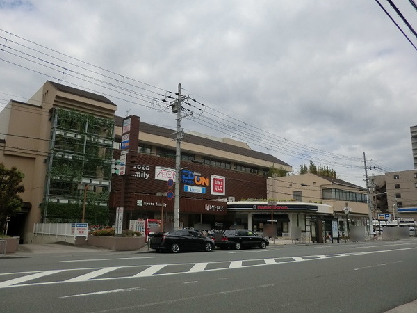 京都市右京区山ノ内宮脇町の中古一戸建のショッピング施設画像