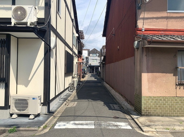 中京区壬生松原町　中古戸建の前面道路含む現地写真画像