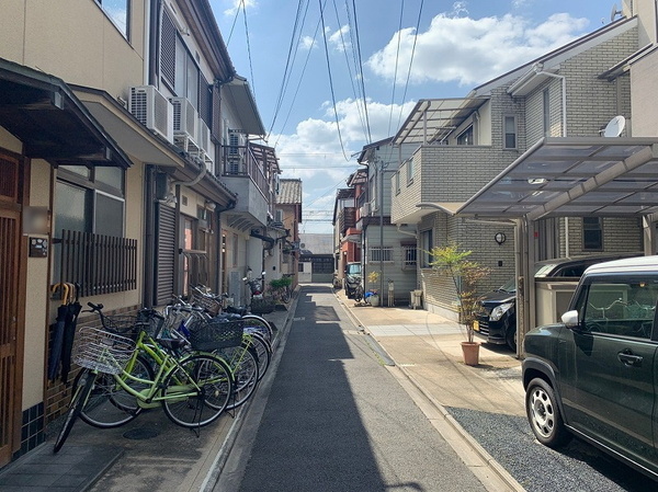 中京区壬生松原町　中古戸建の前面道路含む現地写真画像