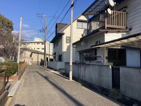 今治市八町西3丁目　中古住宅の前面道路含む現地写真画像