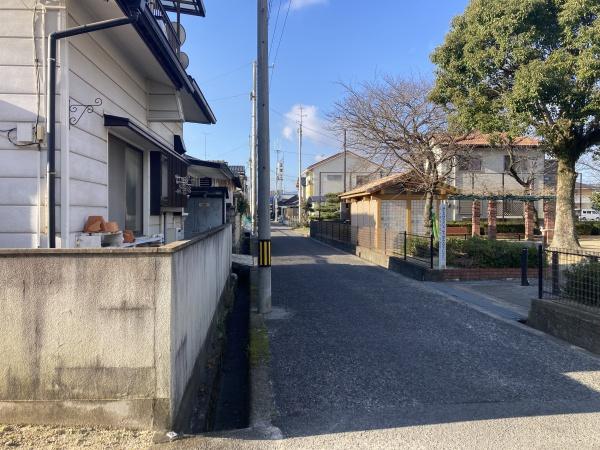 今治市八町西3丁目　中古住宅の前面道路含む現地写真画像