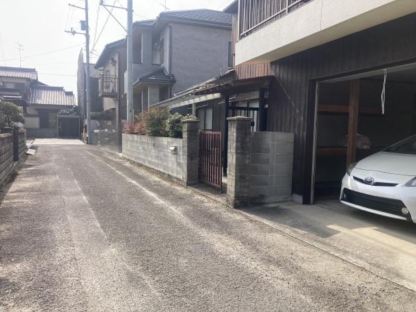 今治市八町西3丁目　中古住宅の前面道路含む現地写真画像