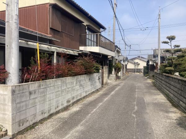 今治市八町西3丁目　中古住宅の前面道路含む現地写真画像