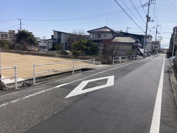 今治市立花町4丁目　売土地の前面道路含む現地写真画像