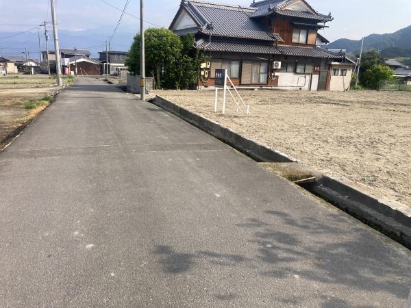 西条市上市　売土地の前面道路含む現地写真画像