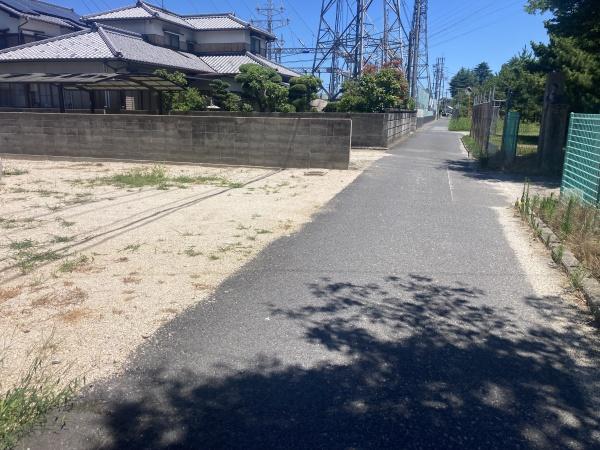 今治市片山4丁目　売土地の前面道路含む現地写真画像