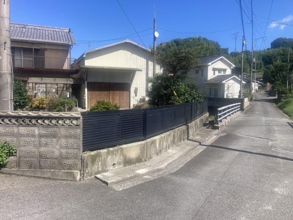 今治市野間甲 中古住宅の前面道路含む現地写真画像
