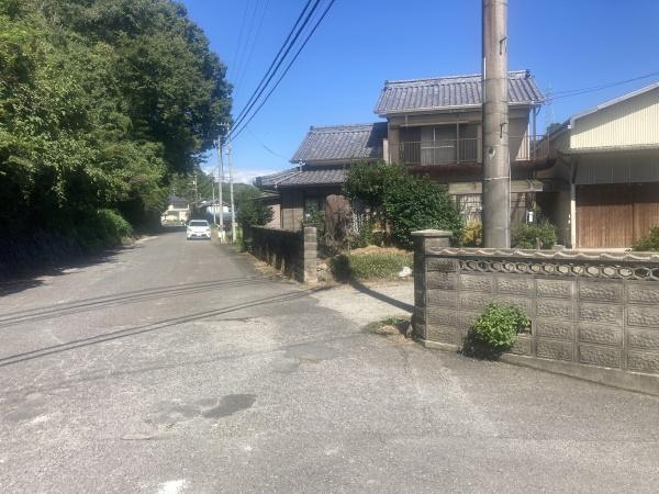 今治市野間甲 中古住宅の前面道路含む現地写真画像