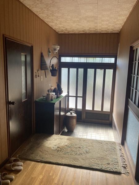 今治市野間甲 中古住宅の玄関画像