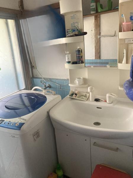 今治市野間甲 中古住宅の洗面台・洗面所画像