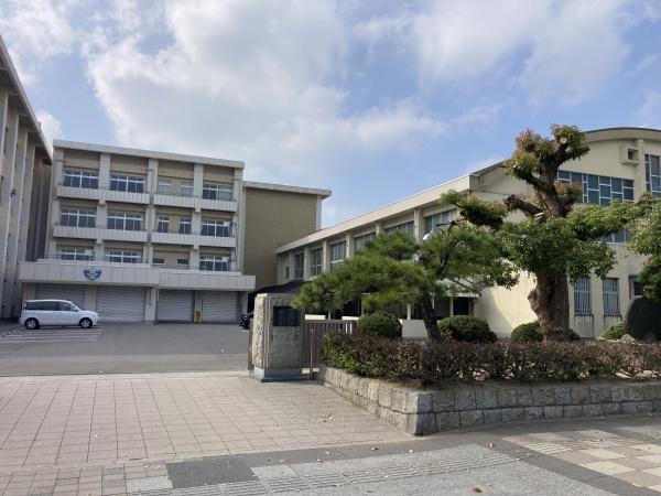 今治市枝堀町1丁目 売土地 B号地の中学校画像