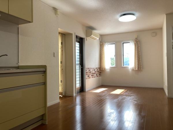 今治市国分1丁目 中古住宅のリビング画像