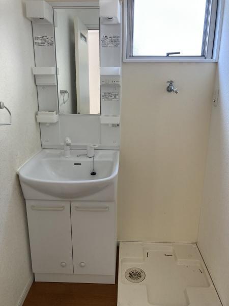 今治市国分1丁目 中古住宅の洗面台・洗面所画像