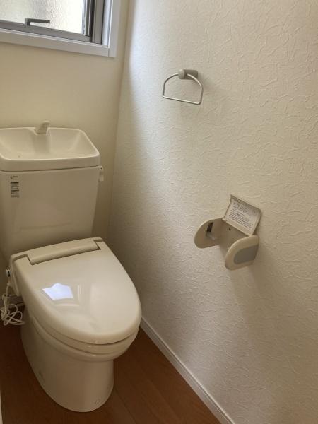 今治市国分1丁目 中古住宅のトイレ画像