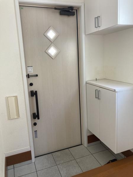 今治市国分1丁目 中古住宅の玄関画像