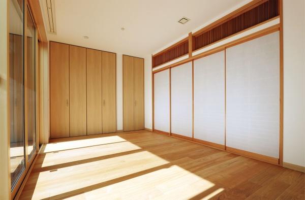 新居浜市新須賀町1丁目　中古住宅の洋室画像