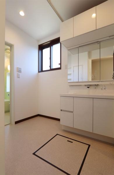 新居浜市新須賀町1丁目　中古住宅の洗面台・洗面所画像