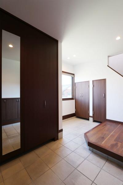 新居浜市新須賀町1丁目　中古住宅の玄関画像