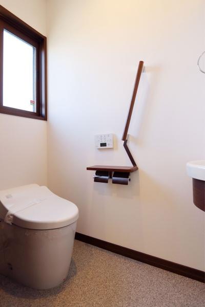 新居浜市新須賀町1丁目　中古住宅のトイレ画像