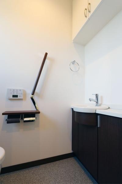 新居浜市新須賀町1丁目　中古住宅のトイレ画像