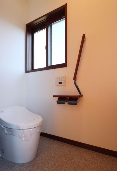 新居浜市新須賀町1丁目　中古住宅のトイレ画像