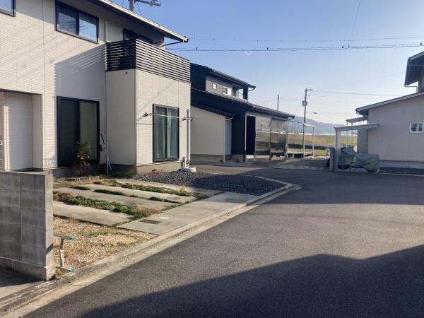 今治市大西町紺原　中古住宅の前面道路含む現地写真画像