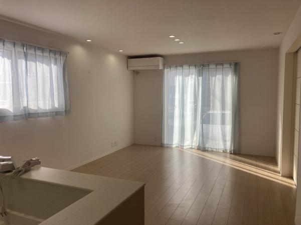 今治市大西町紺原　中古住宅のリビング画像