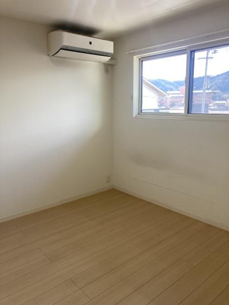 今治市大西町紺原　中古住宅の洋室画像