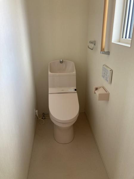 今治市大西町紺原　中古住宅のトイレ画像