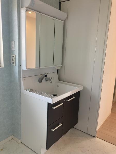 今治市大西町紺原　中古住宅の洗面台・洗面所画像