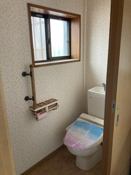 西条市丹原町池田　中古住宅のトイレ画像