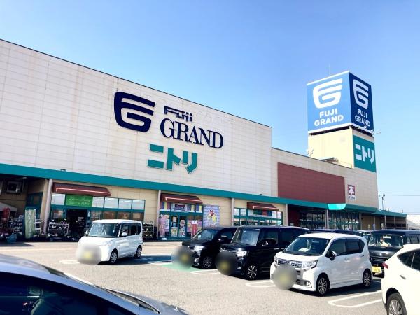西条市朔日市　中古住宅のスーパー画像