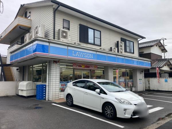 西条市朔日市　中古住宅のコンビニ画像