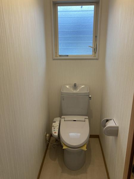 西条市朔日市　中古住宅のトイレ画像