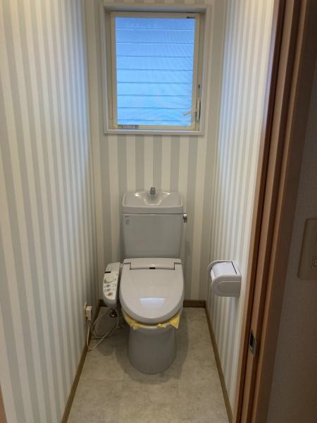 西条市朔日市　中古住宅のトイレ画像