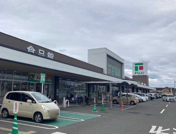 松山市西長戸町　中古住宅のスーパー画像