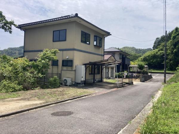 今治市波方町波方　中古住宅の前面道路含む現地写真画像