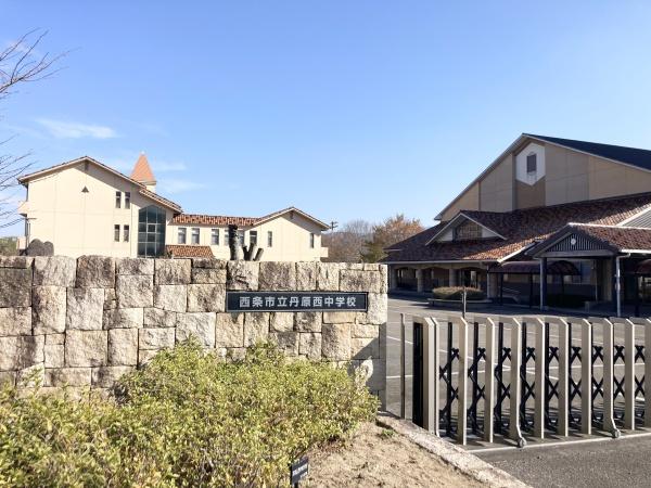 西条市丹原町関屋　売土地の中学校画像