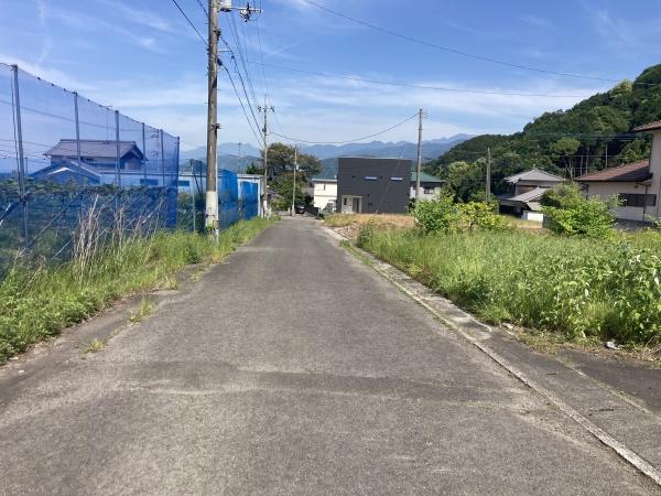 西条市丹原町関屋　売土地の前面道路含む現地写真画像